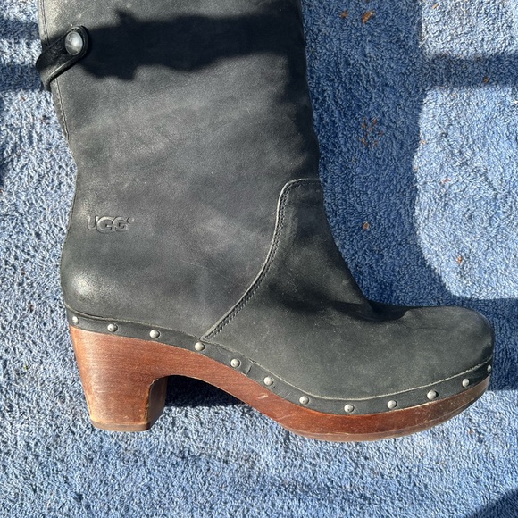 Black Ugg heeled faux fur lined boots - Picture 3 of 4